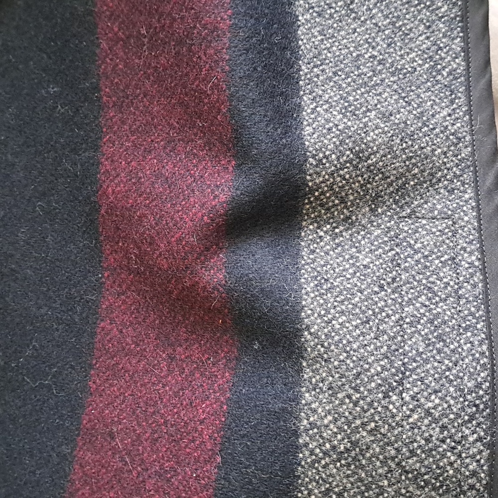 Wool Sari. Also A blanket. - Picture 5 of 7